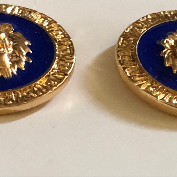 Fashion Earrings w/Lions Head! - Picture 7 of 9